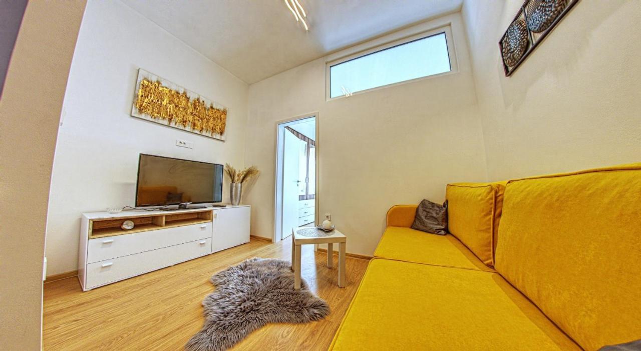 Apartment Caligula Center *
